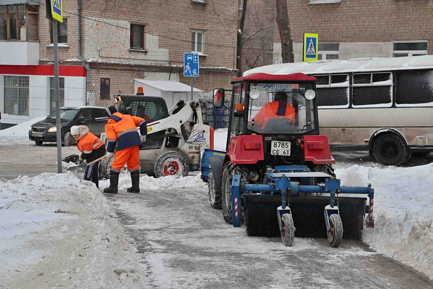 Из Самары на полигоны вывезли 1300 тонн снега