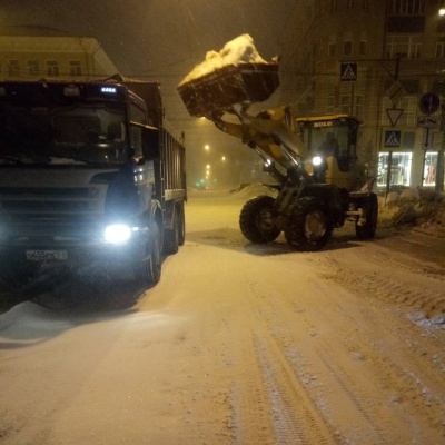 Дорожникам продлят ночную смену из-за сильного снегопада