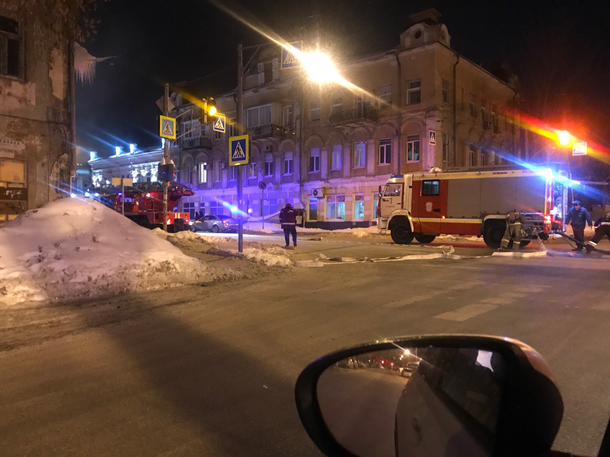 На Ленинградской загорелось четырёхэтажное здание