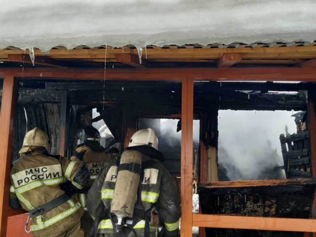 В Самаре на девятой просеке 80 человек тушили крупный пожар