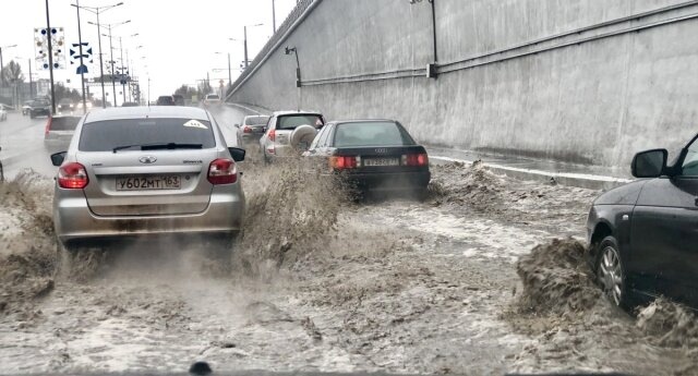 В Самаре вода затопила тоннель на пересечении Московского шоссе и проспекта Кирова