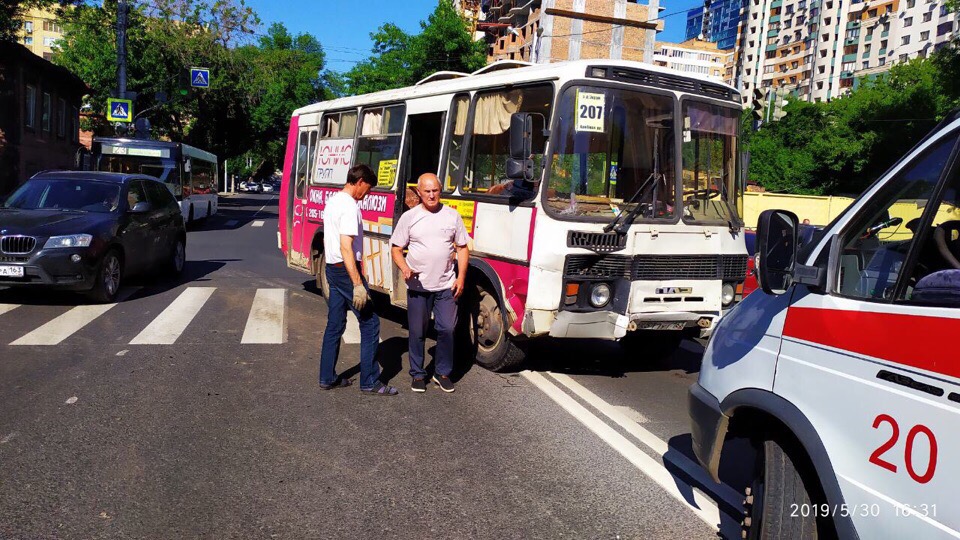 В столкновении автобуса «ПАЗ» и «Рено Логан» пострадали двое