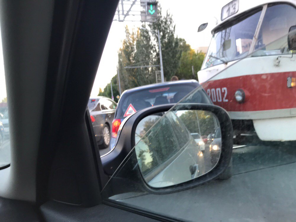 В Самаре трамвай из-за ДТП перекрыл половину Московского шоссе