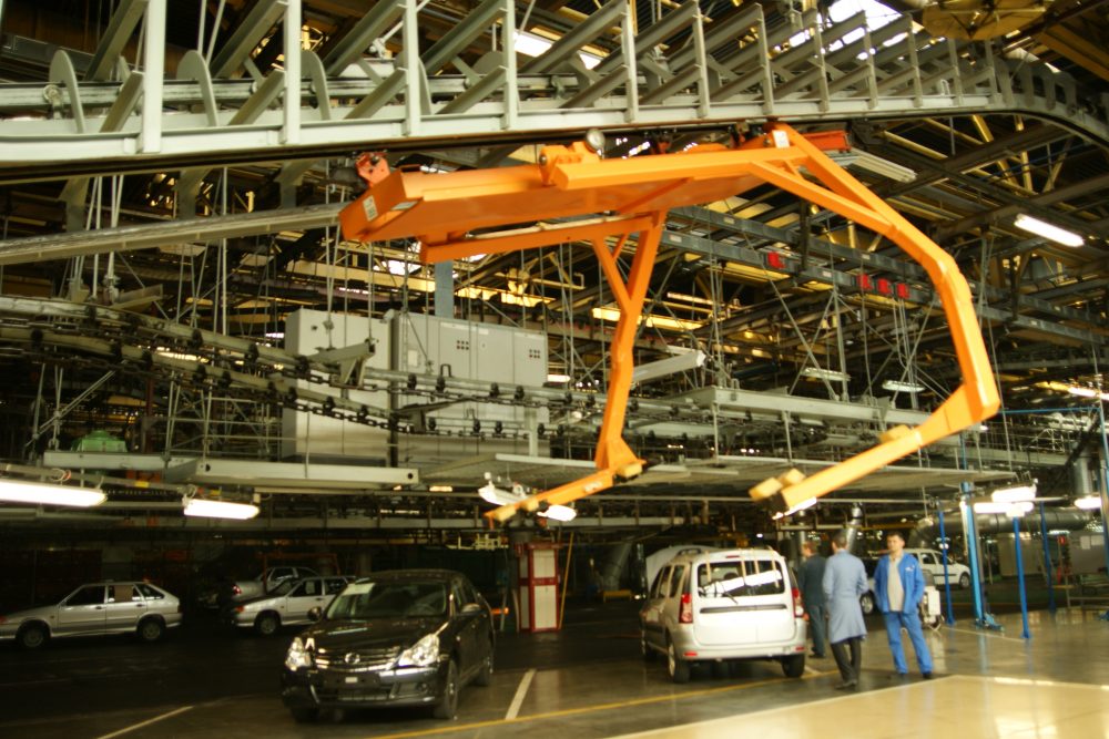АвтоВАЗ приостановил производство из-за срыва поставок комплектующих