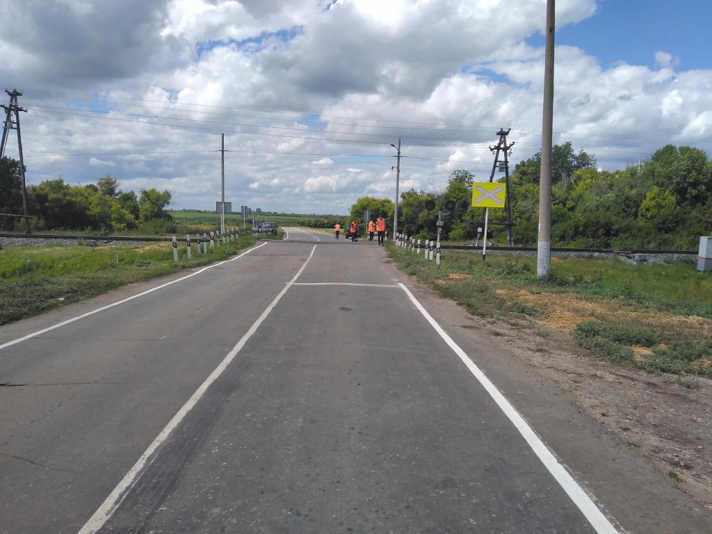 В Самарской области водитель "Гранты" погиб после столкновения с тепловозом