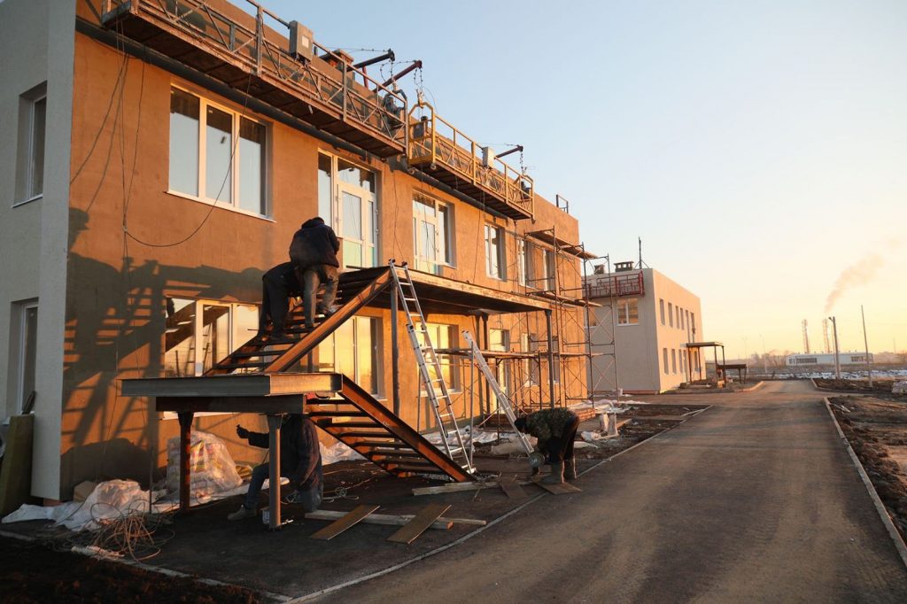 Строительство детского сада в Волгаре завершили на 80%