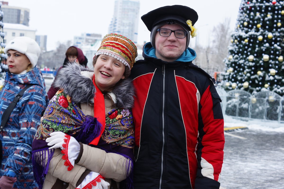 Фото: на площади Куйбышева отметили Рождество