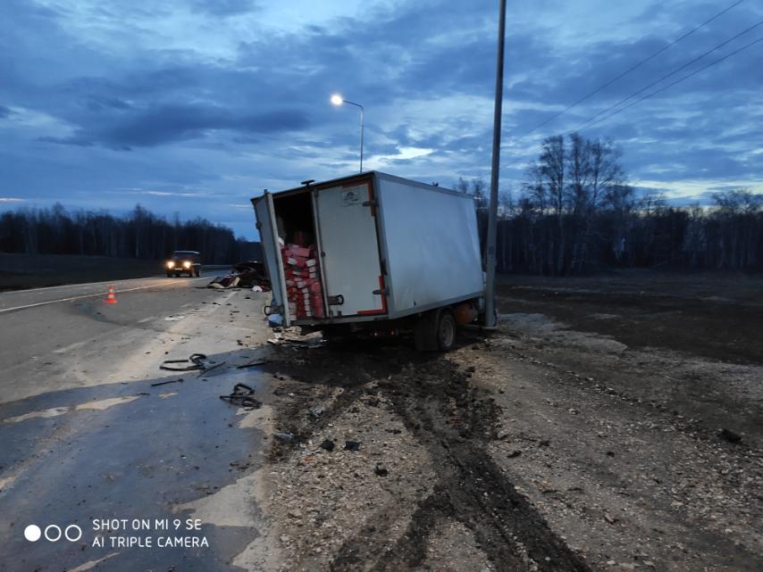 На трассе в Самарской области «четырнадцатая» въехала в «ГАЗель», погиб пассажир