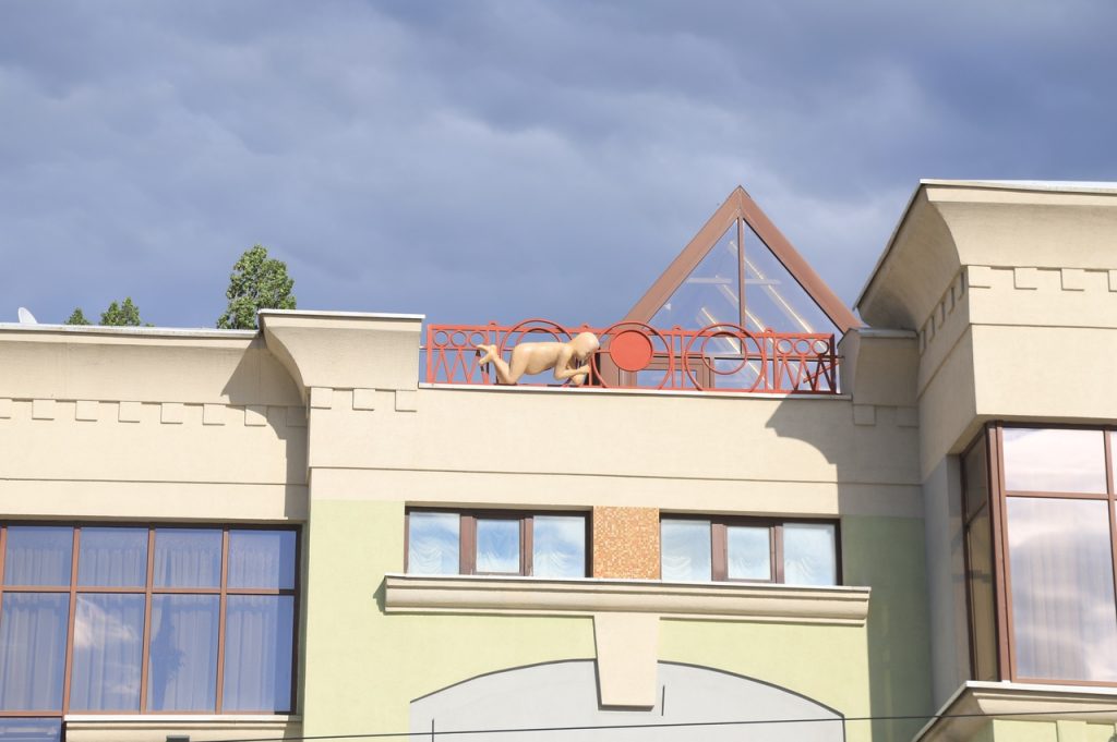 Самарские музеи и галереи представили свои инсталляции на балконах и крышах. Как это было