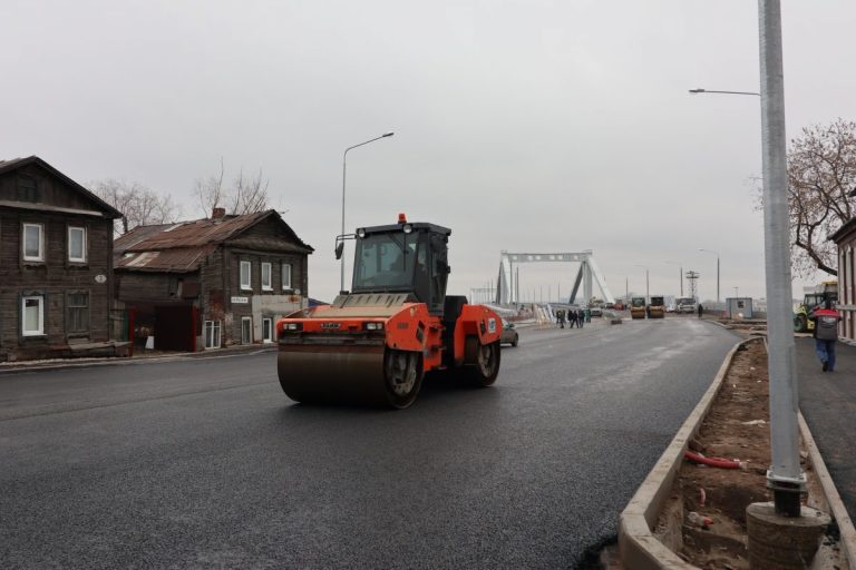 Завершили асфальтирование на улице Фрунзе перед мостом