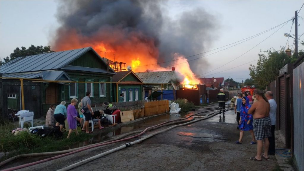 Крупный пожар в Железнодорожном районе тушили 166 человек