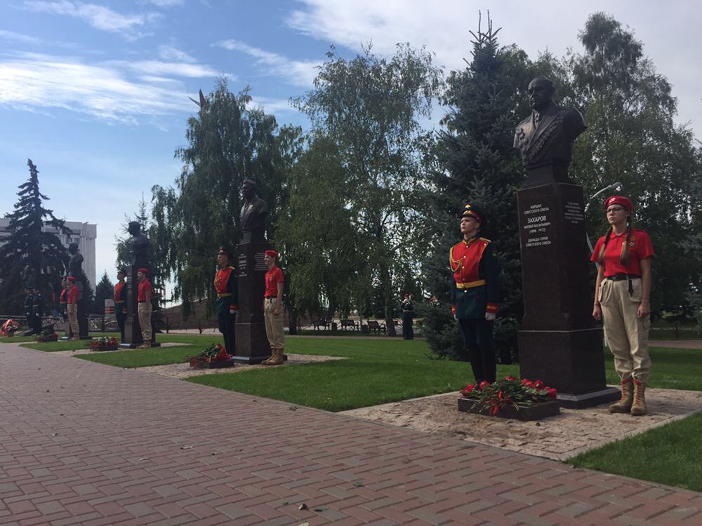 На площади Славы торжественно открыли Аллею Маршалов Победы