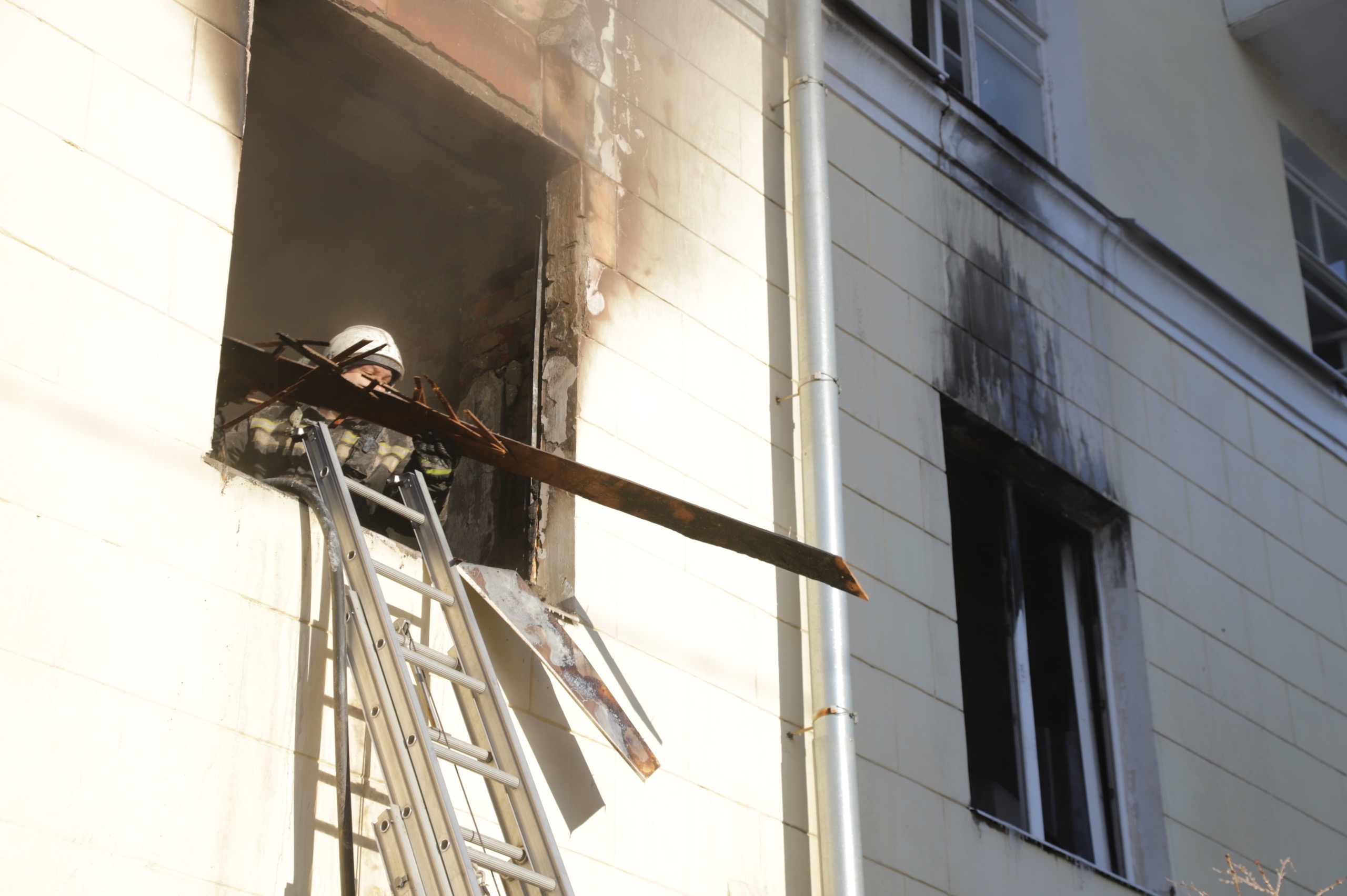 Жильцам загоревшегося дома в центре города предоставят квартиры из маневренного фонда