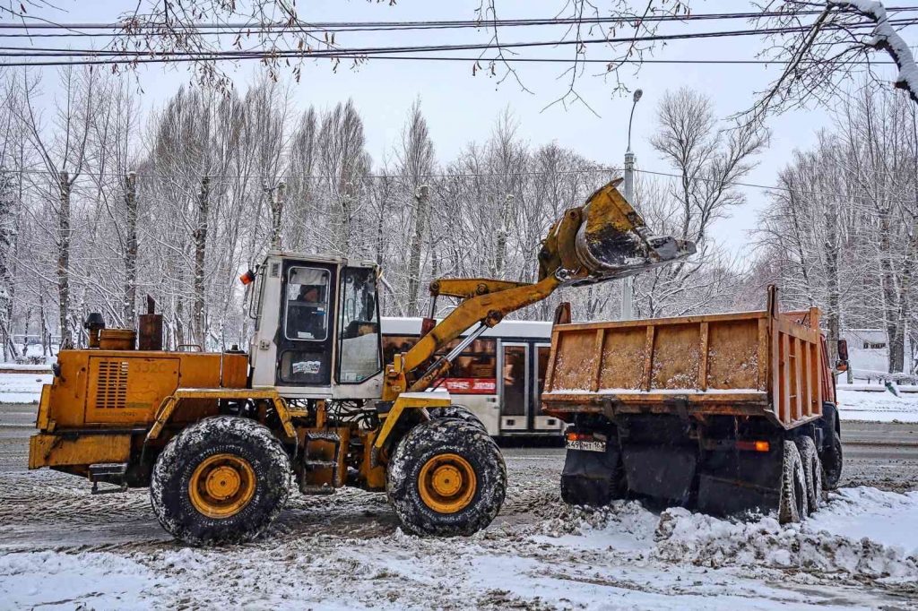За сутки с улиц города на полигоны вывезли свыше 3200 тонн снега