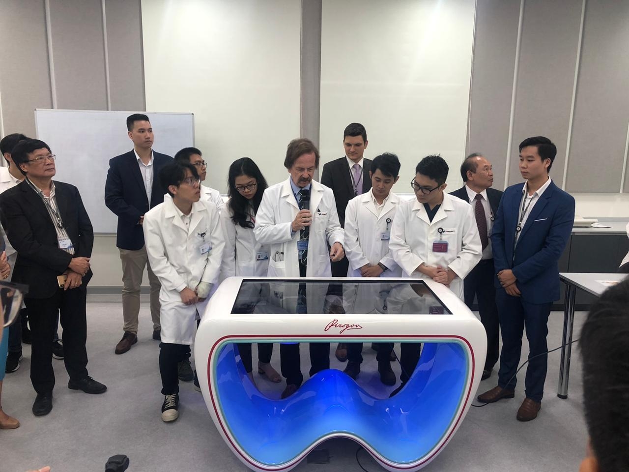 Интерактивный анатомический стол «Пирогов» будут использовать во вьетнамском университете