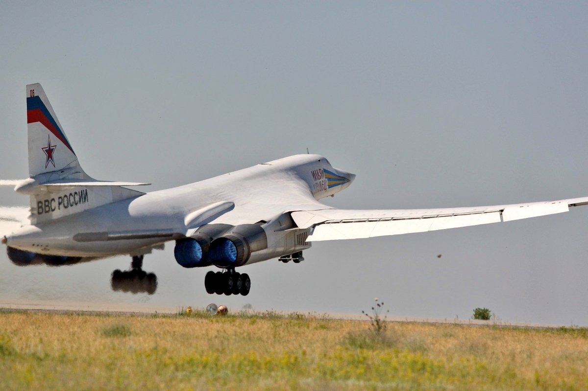 Ракетоносец Ту-160М взлетел с самарскими двигателями