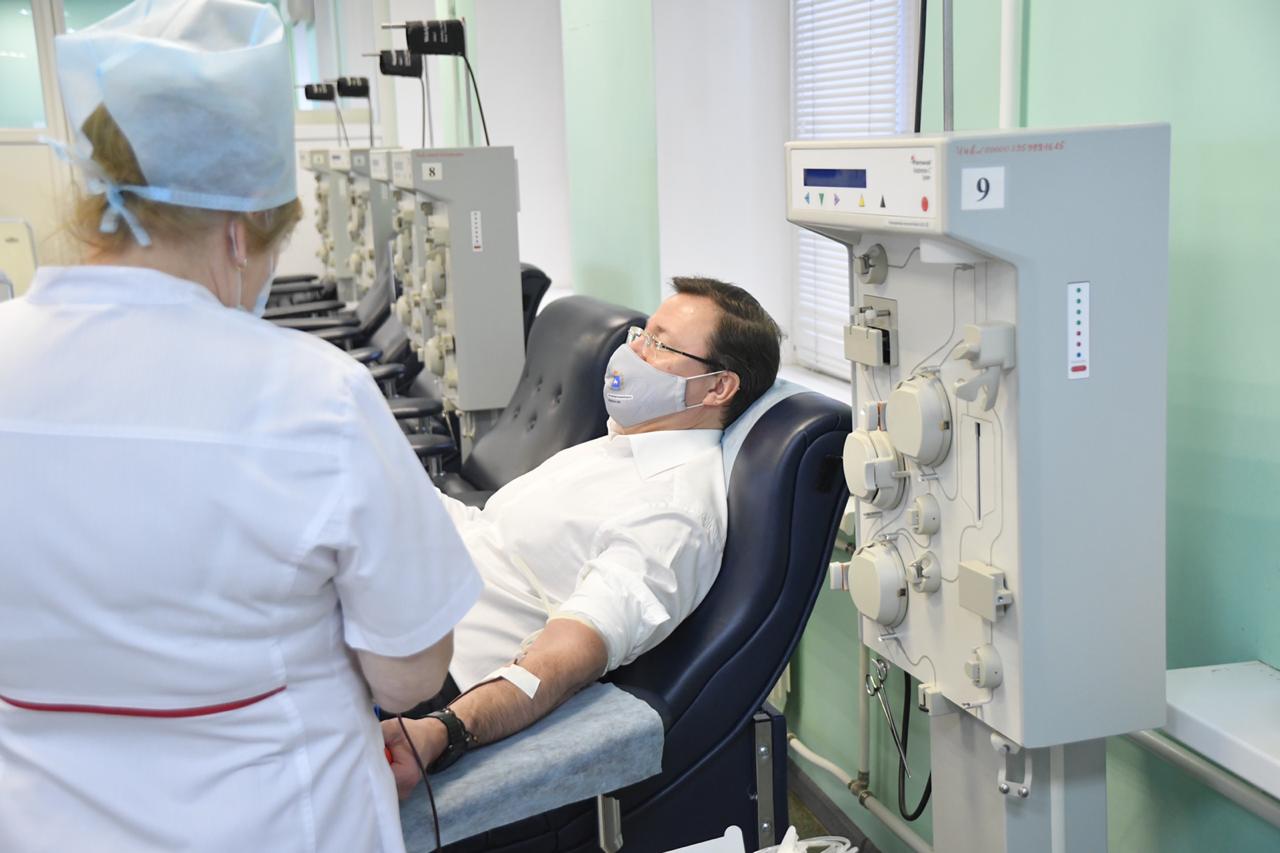 Губернатор сдал плазму крови для помощи больным с коронавирусом