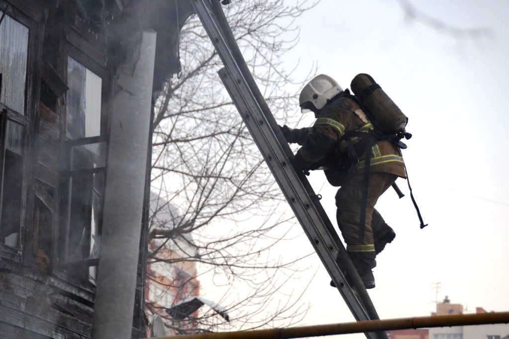 Администрация поможет жителям сгоревшего дома на Вилоновской