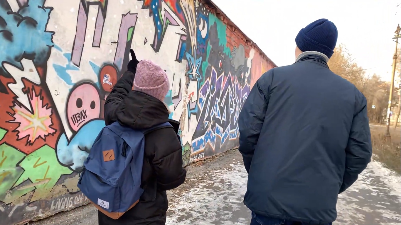На Металлурге сняли видеоблог про граффити и ЖЭК-арт
