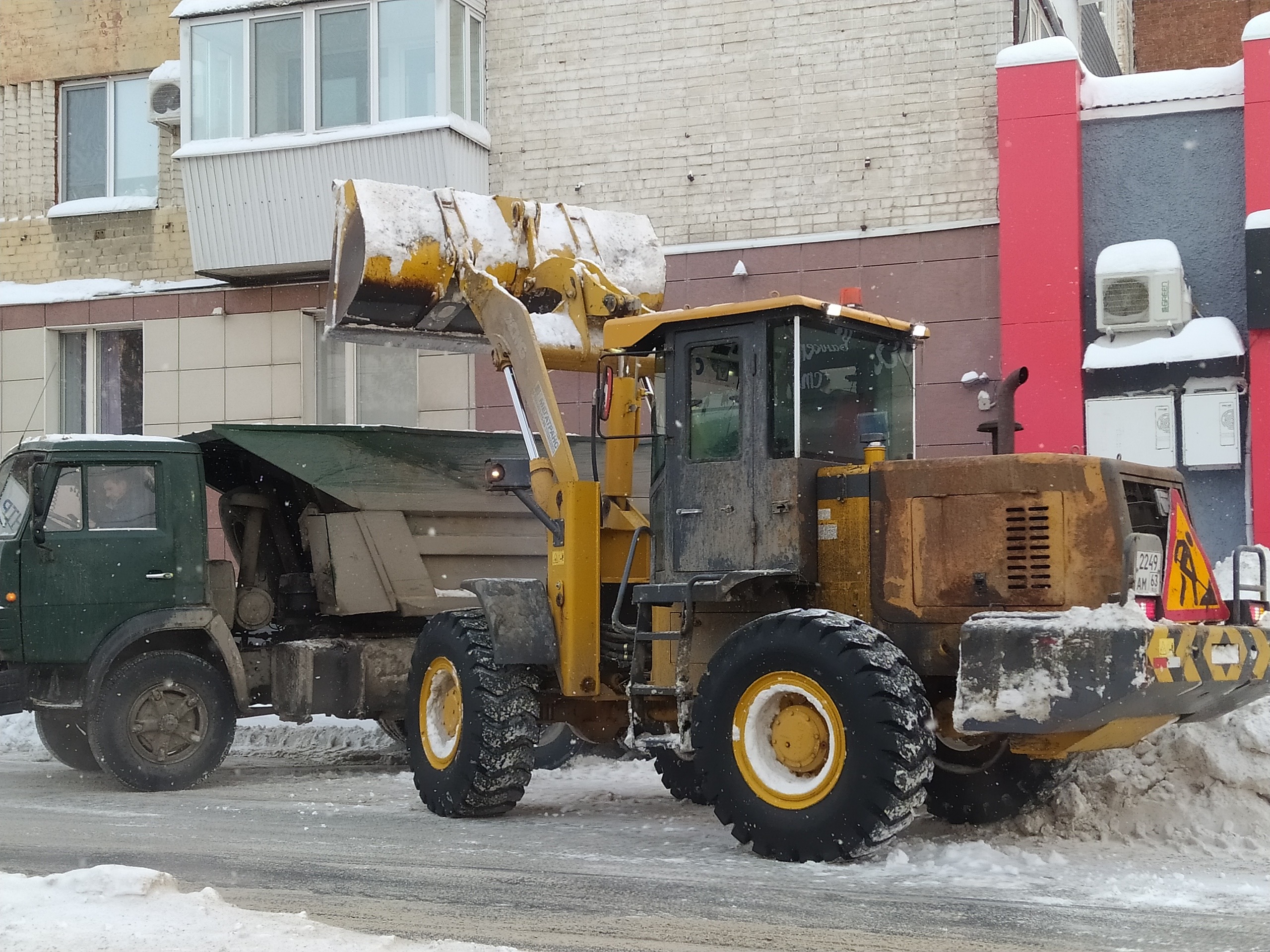 С начала зимы с улицы Арцыбушевской вывезли более 1109 тонн снега