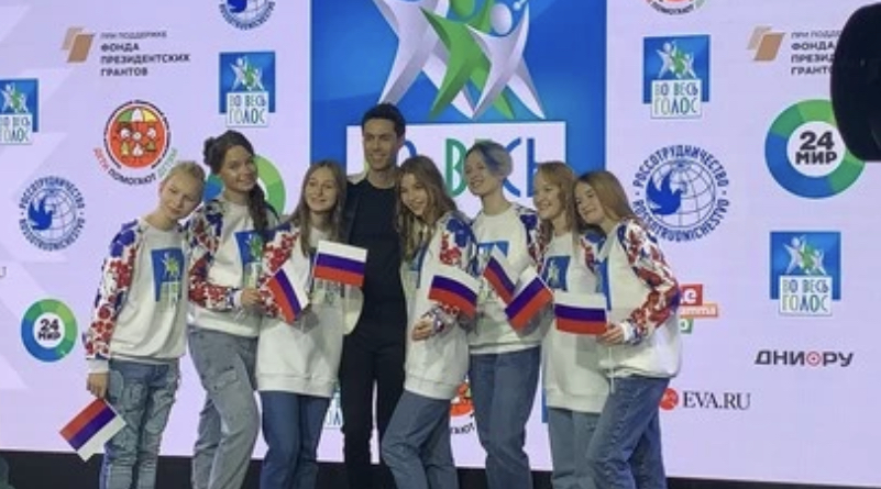 Наша певица и команда России заняли первое место на конкурсе «Во весь голос»