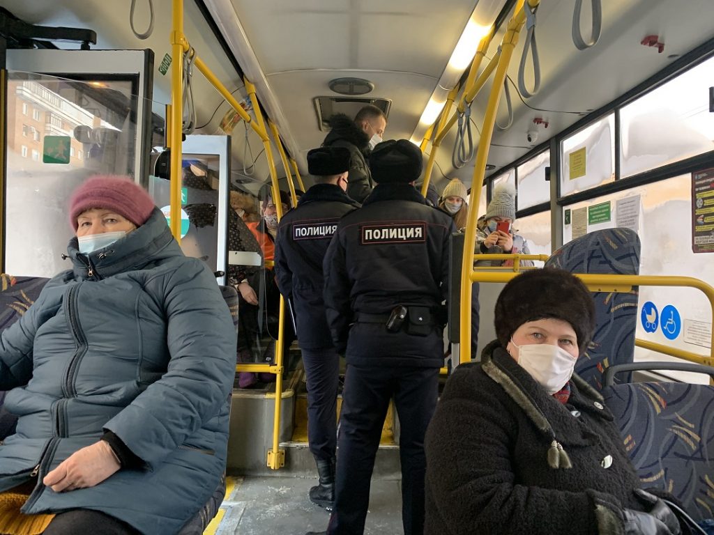 В городском общественном транспорте продолжаются рейды по соблюдению масочного режима