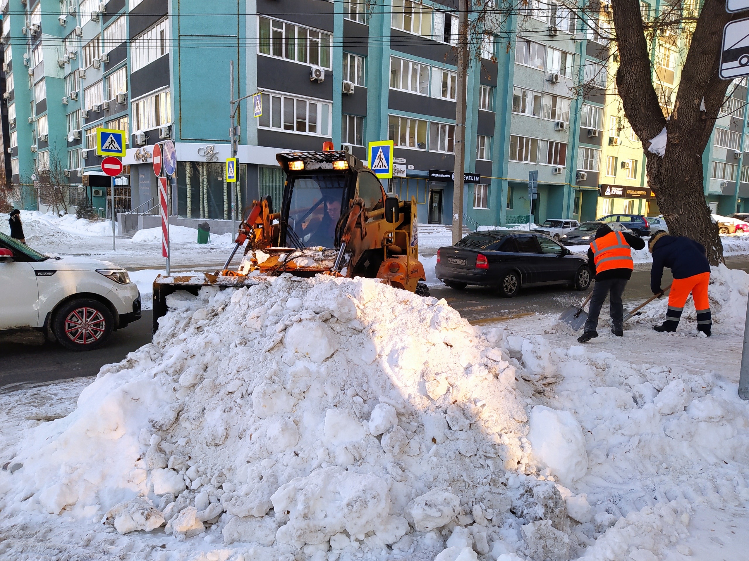 С улицы Ленинской с начала зимы вывезли свыше 2000 тонн снега