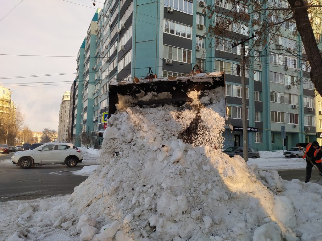 С улицы Ленинской с начала зимы вывезли свыше 2000 тонн снега