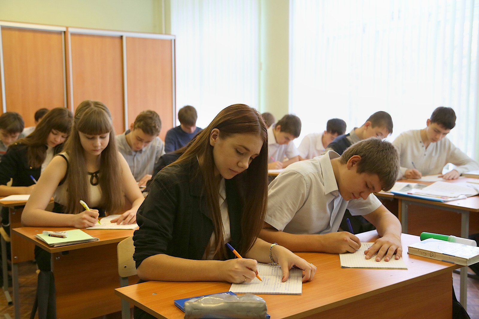 Губернатор Дмитрий Азаров ужесточает контроль за питанием в школах региона