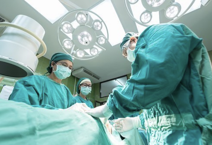 Нейрохирурги самарской "Пироговки" осваивают современные технологии