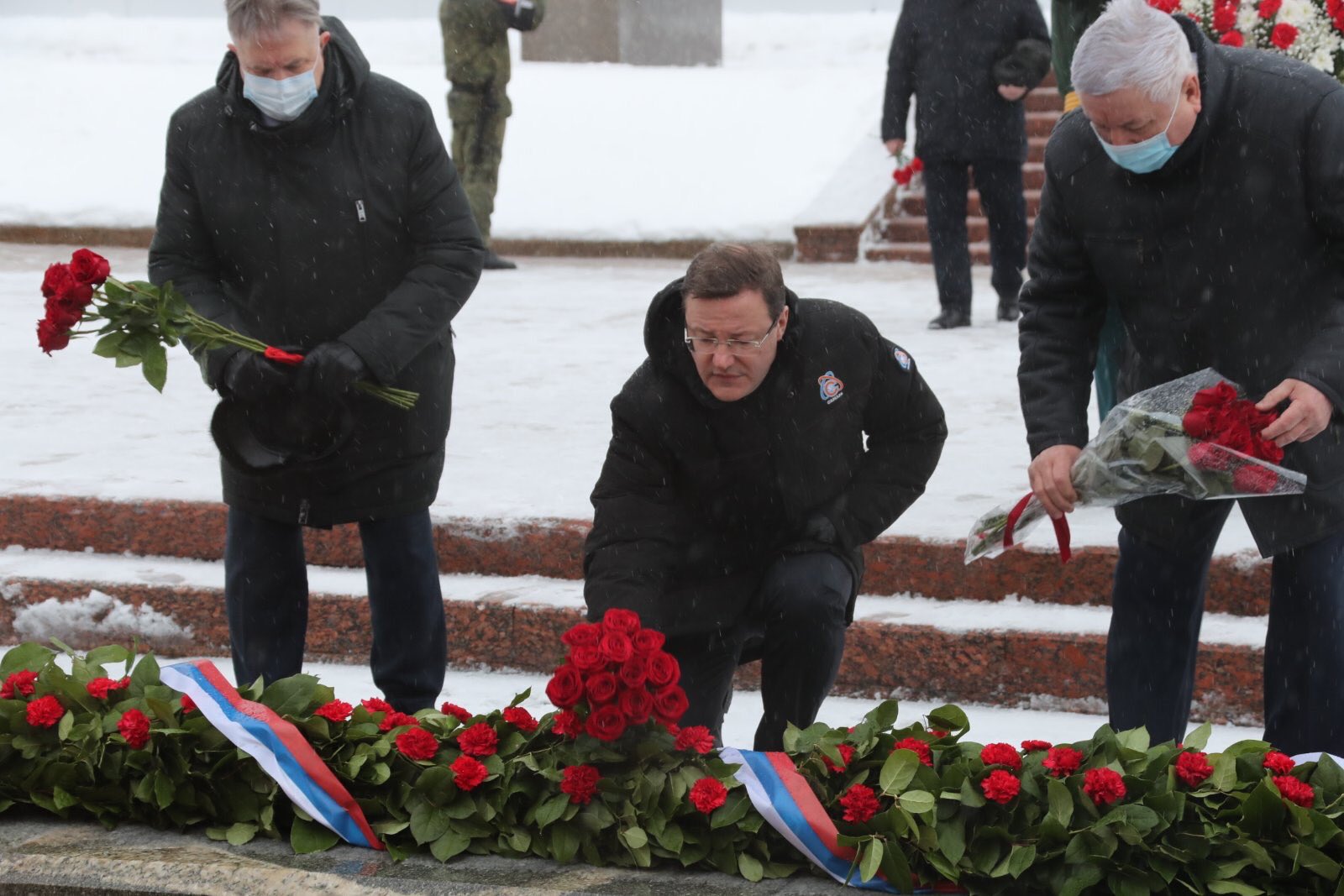 Губернатор почтил память погибших участников Сталинградской битвы