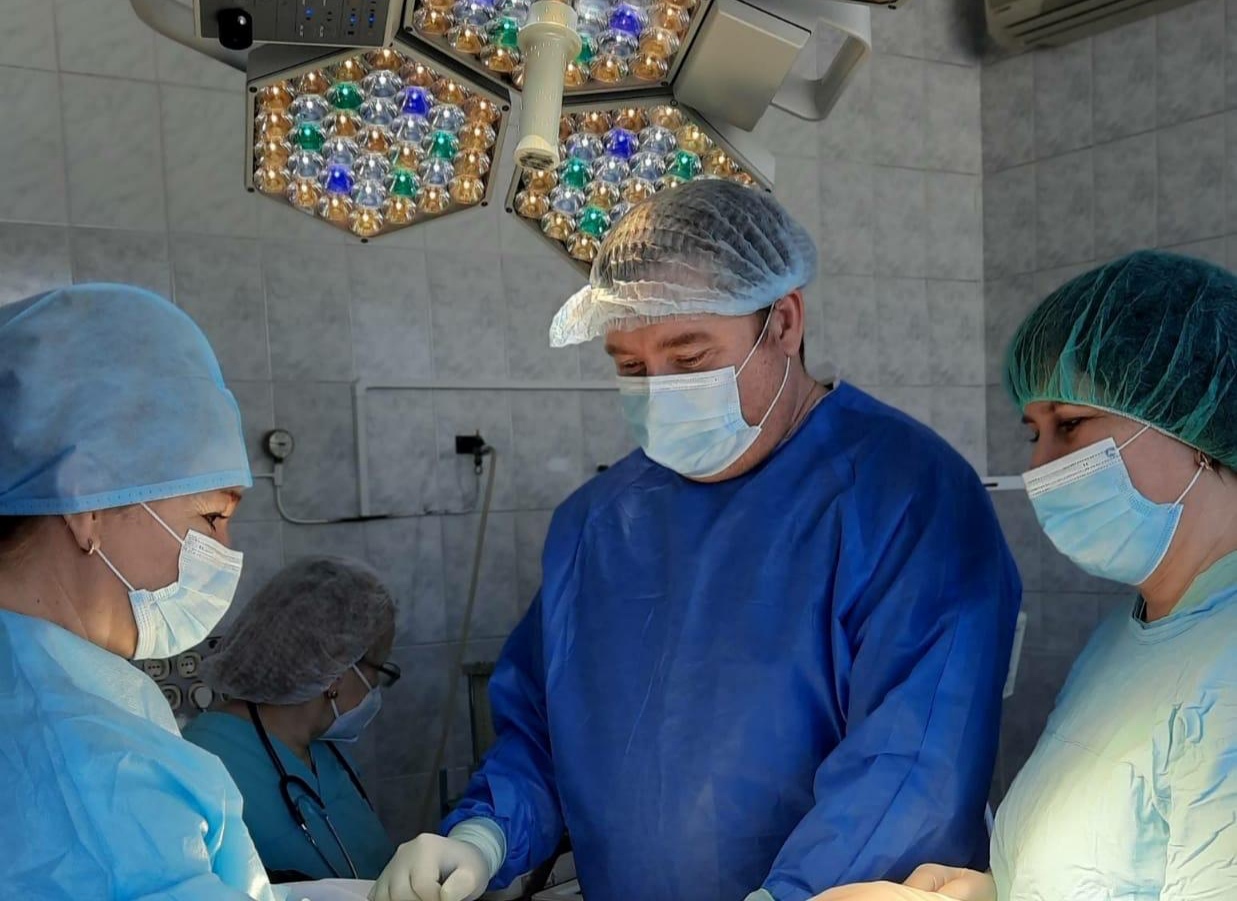 Самарские врачи сделали сложную операцию подростку