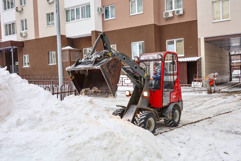 Глава Самары проверила состояние дворов жилфонда после утреннего снегопада