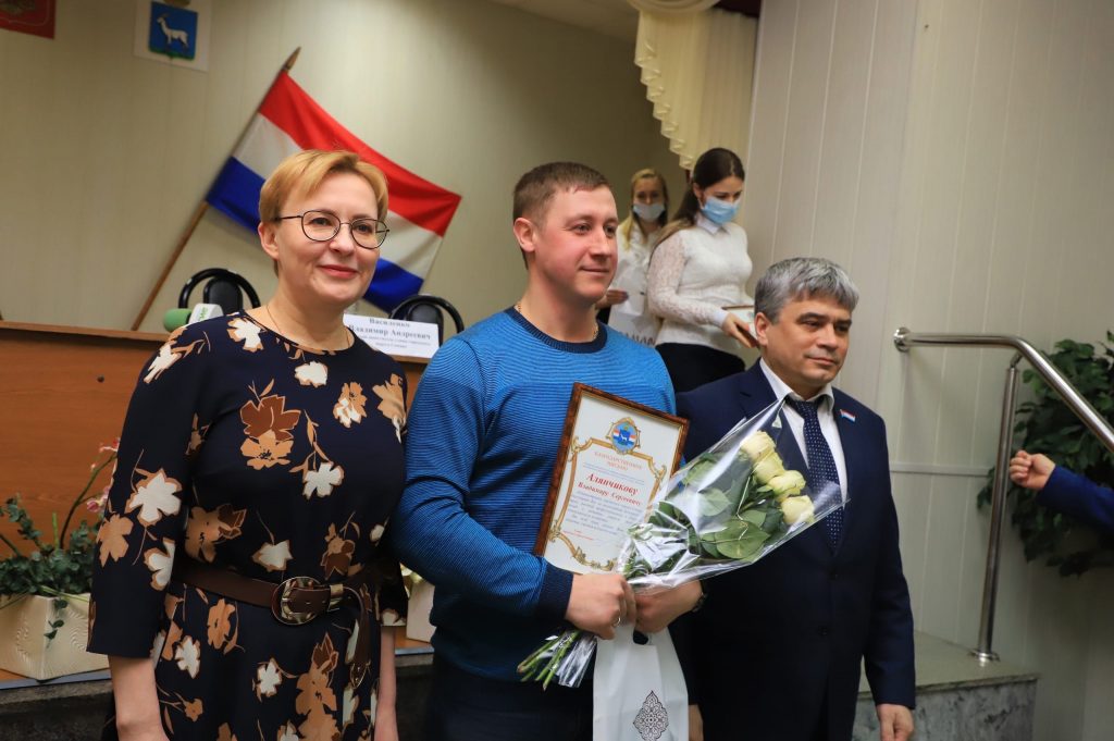 Глава Самары Елена Лапушкина наградила лучших работников ЖКХ