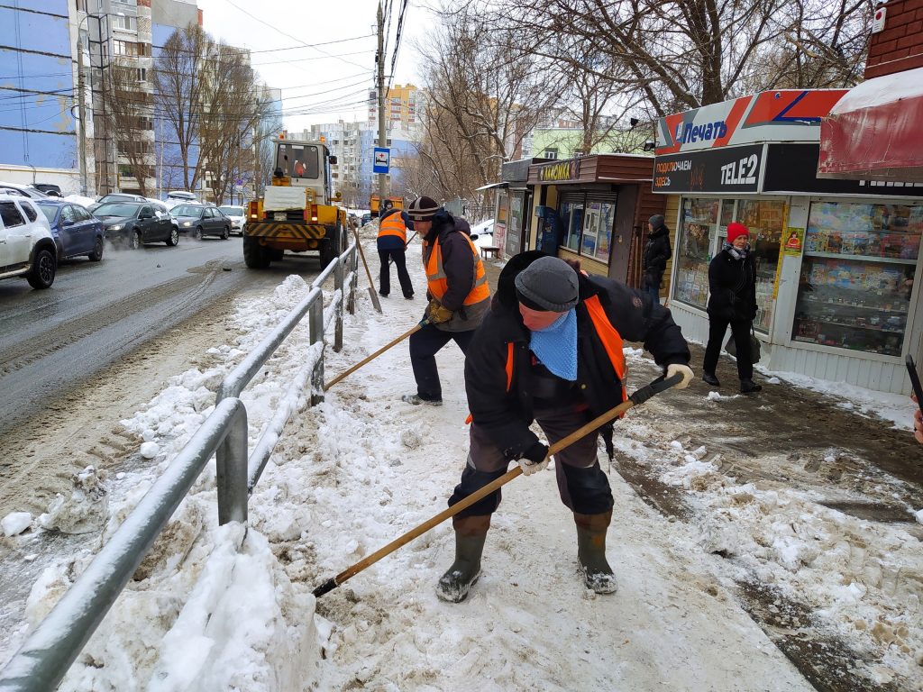 С начала зимы с улицы Шверника в Самаре вывезли около 100 тонн снега