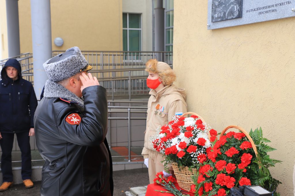В Волгаре  открыли мемориальную доску погибшему милиционеру