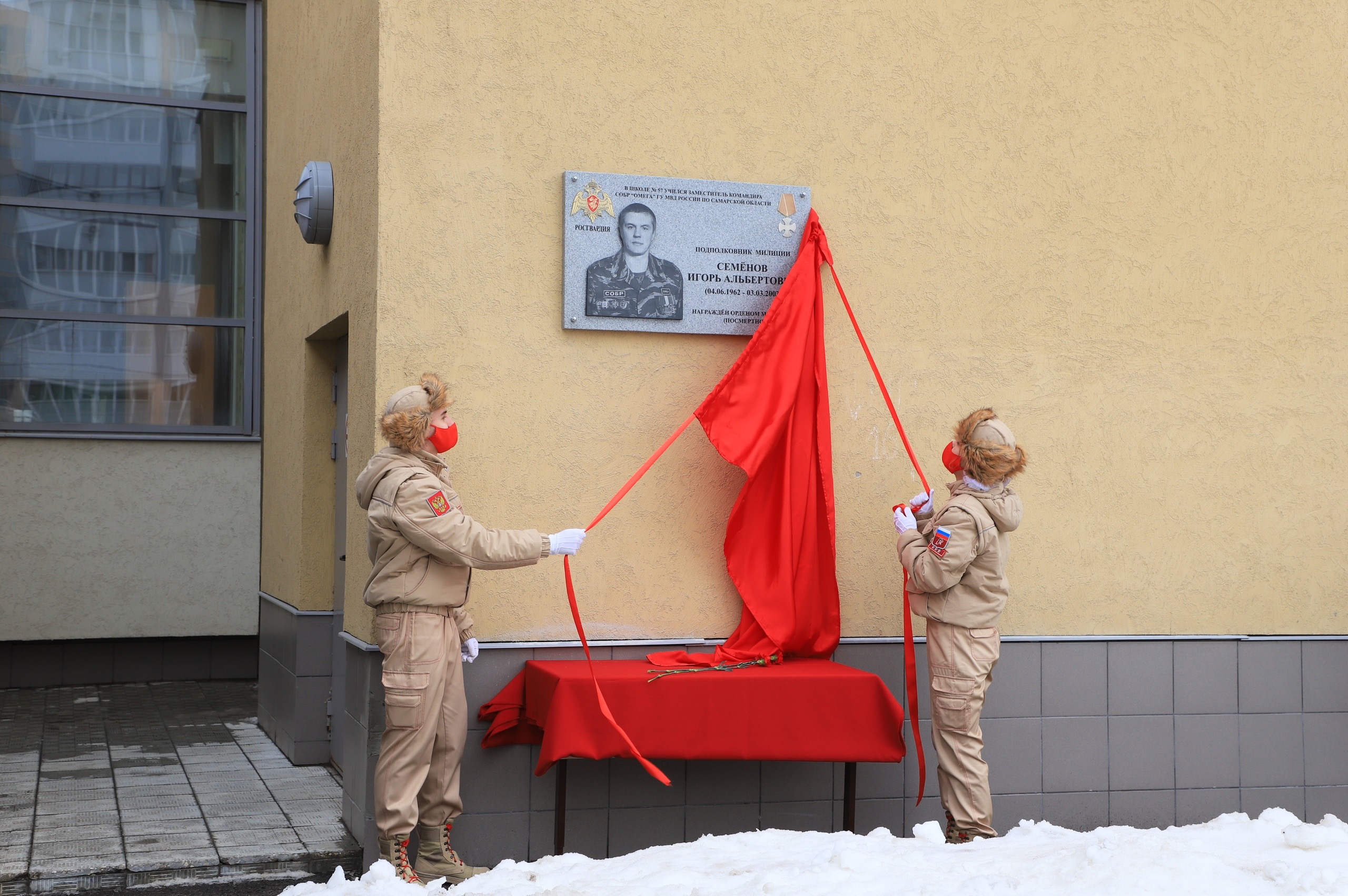 В Волгаре  открыли мемориальную доску погибшему милиционеру
