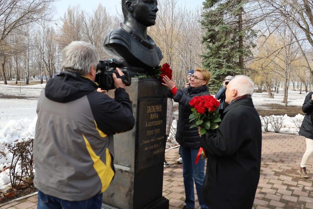 В самарском парке Гагарина почтили память первого космонавта