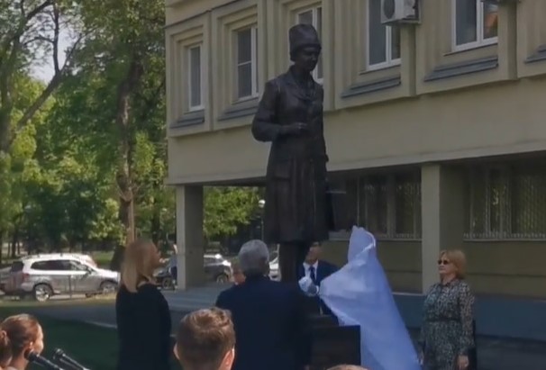 В Самаре открыли памятник медсестрам