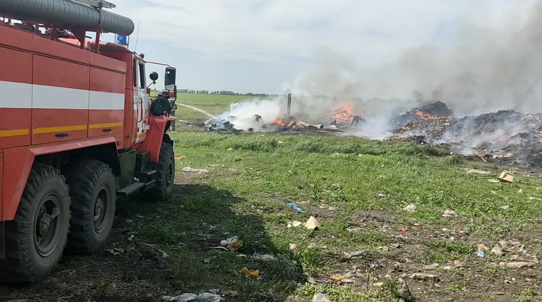 Под Тольятти горит завод по переработке мусора