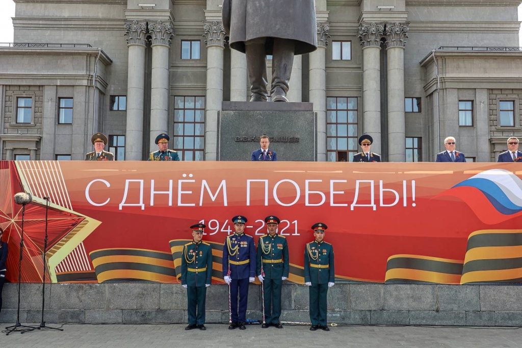 27 расчетов и 63 единицы военной техники: как прошел парад Победы на площади Куйбышева в Самаре