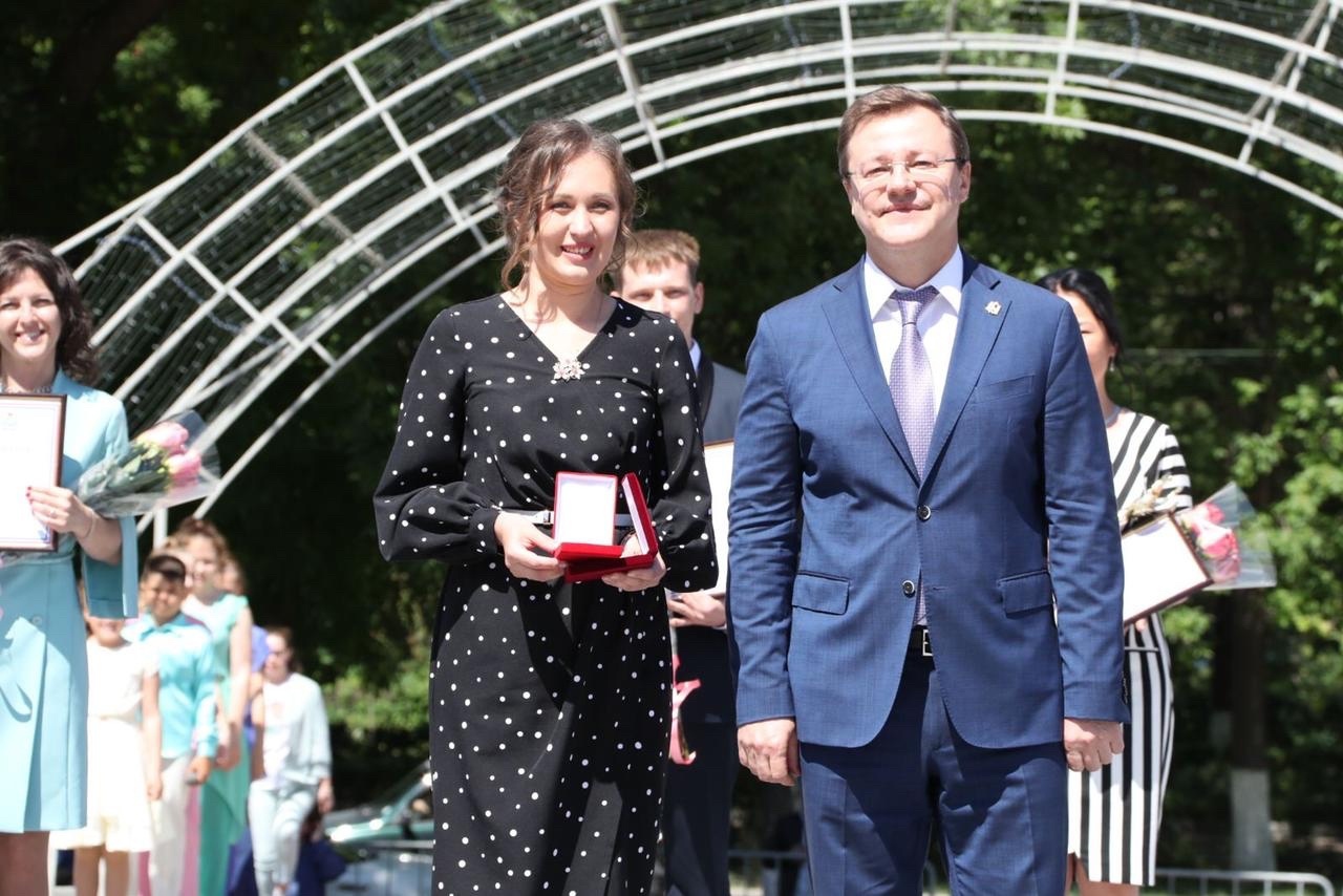 Дмитрий Азаров вручил награды победителям конкурса «Учитель года Самарской области – 2021»