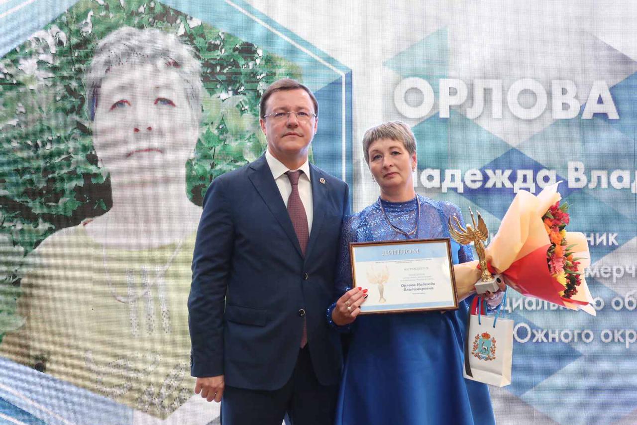 Дмитрий Азаров наградил лучших работников социальной сферы