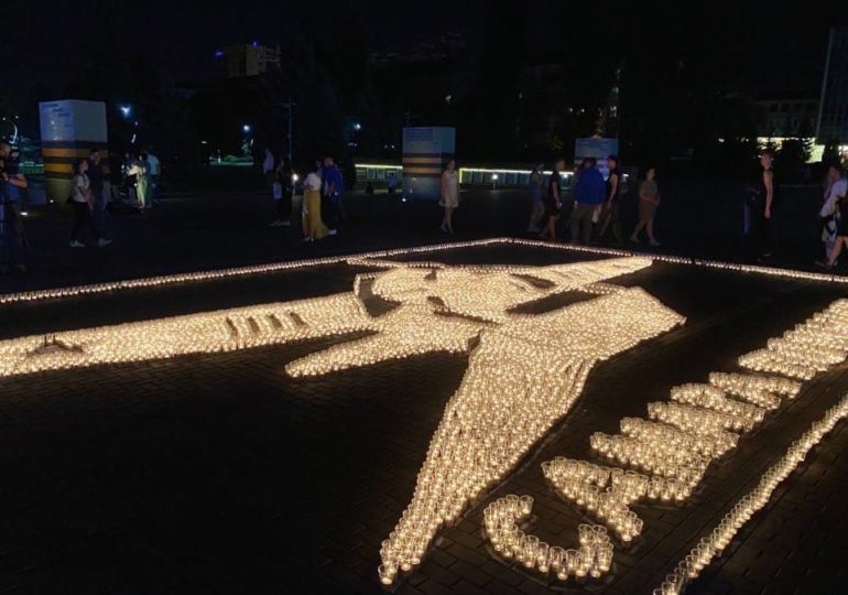 В Самаре зажгли тринадцать тысяч свечей в День памяти и скорби