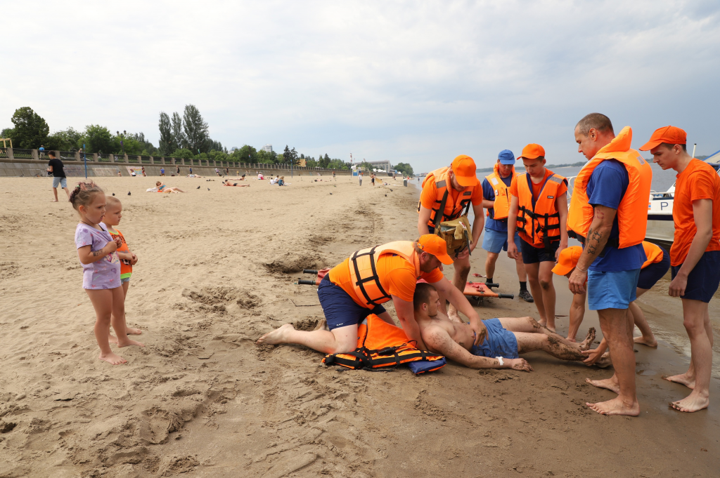 На самарских пляжах открыли 14 спасательных постов