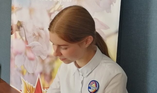 Тольяттинская выпускница во время ЕГЭ сдала два предмета на 100 баллов