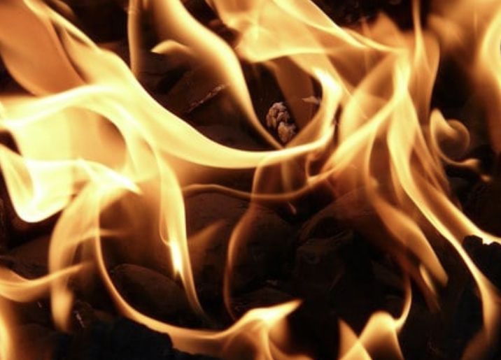 В Волгаре пожарные спасли мужчину из огня