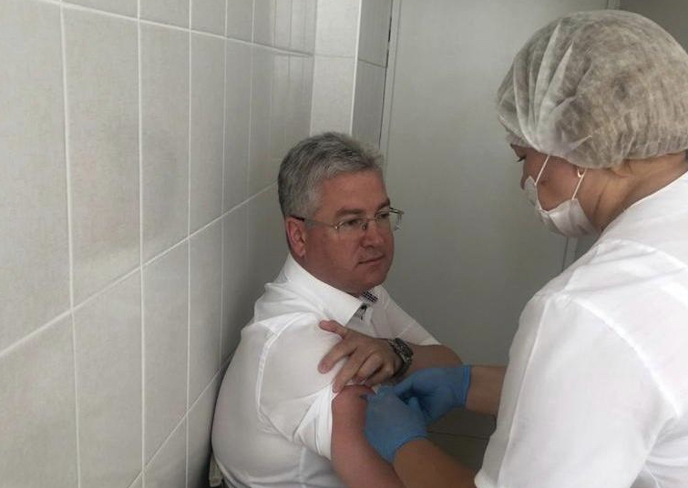 Председатель правительства Самарской области завершил вакцинацию от коронавируса