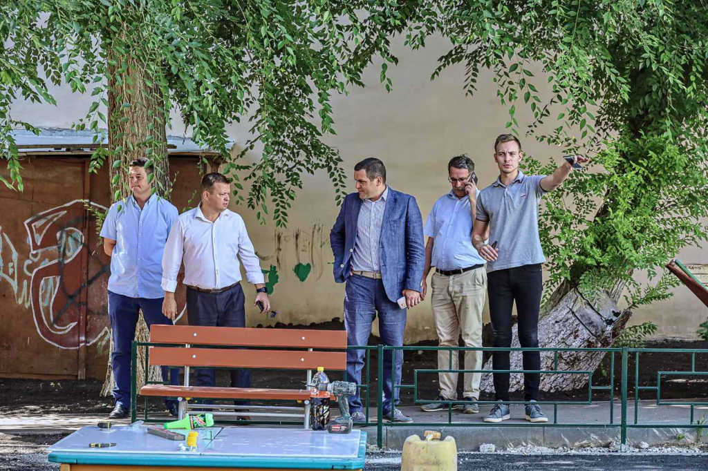 В Самарском районе обновляют дворы