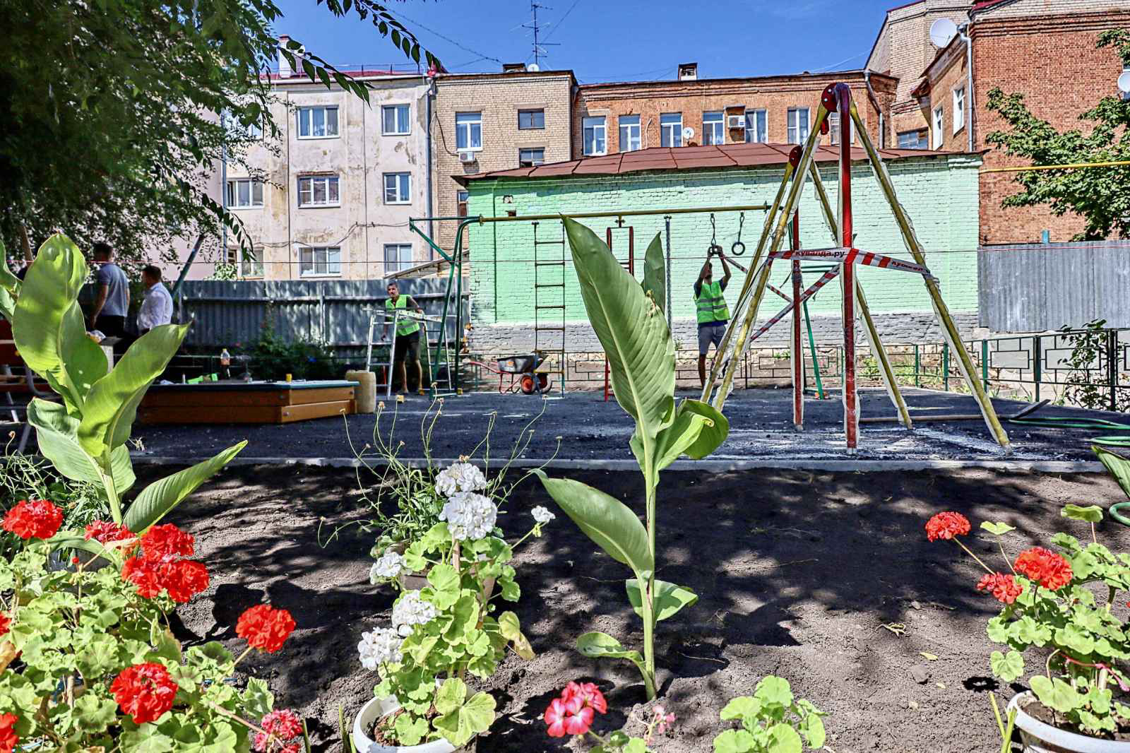 В Самарском районе обновляют дворы